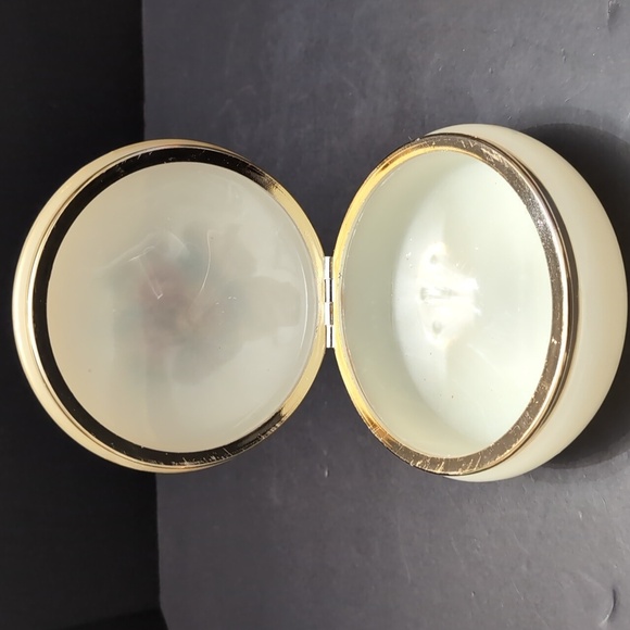 VGT, Italian Alabaster Large Yellow Round Lidded Trinket Box. - Picture 4 of 7
